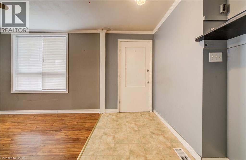 698 King Street W, Kitchener, ON - Indoor Photo Showing Other Room