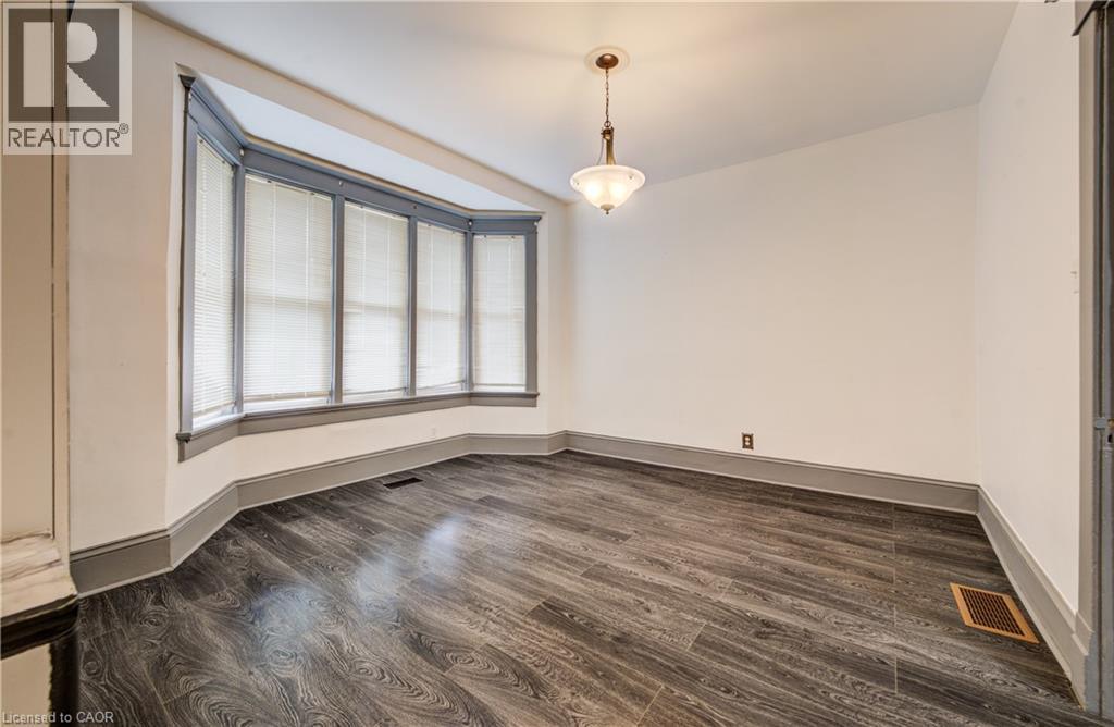 698 King Street W, Kitchener, ON - Indoor Photo Showing Other Room