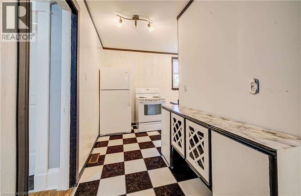 698 King Street W, Kitchener, ON - Indoor Photo Showing Other Room