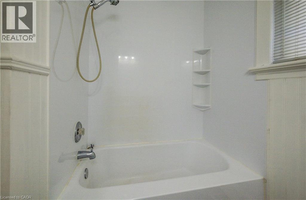 698 King Street W, Kitchener, ON - Indoor Photo Showing Bathroom