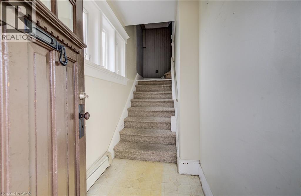 698 King Street W, Kitchener, ON - Indoor Photo Showing Other Room