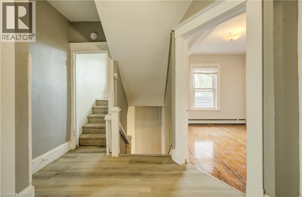 698 King Street W, Kitchener, ON - Indoor Photo Showing Other Room