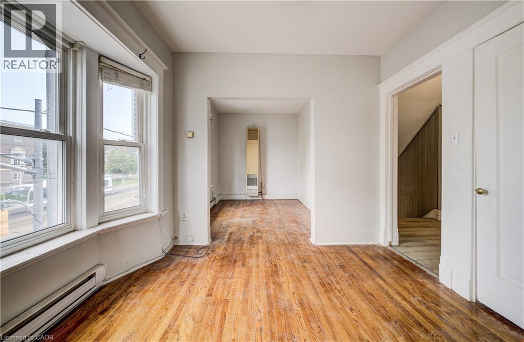 698 King Street W, Kitchener, ON - Indoor Photo Showing Other Room
