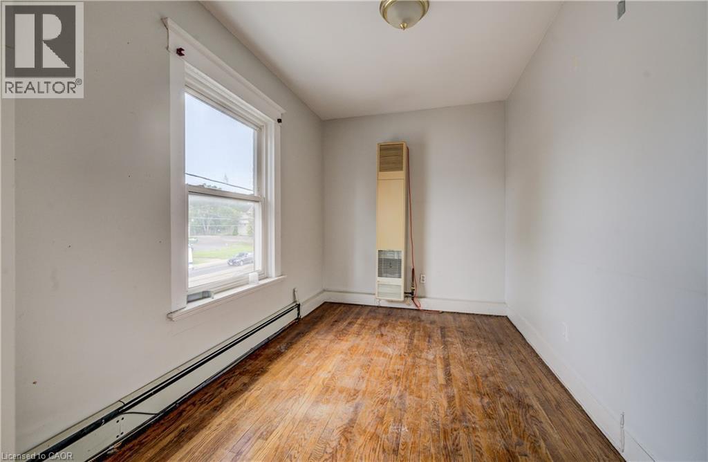 698 King Street W, Kitchener, ON - Indoor Photo Showing Other Room