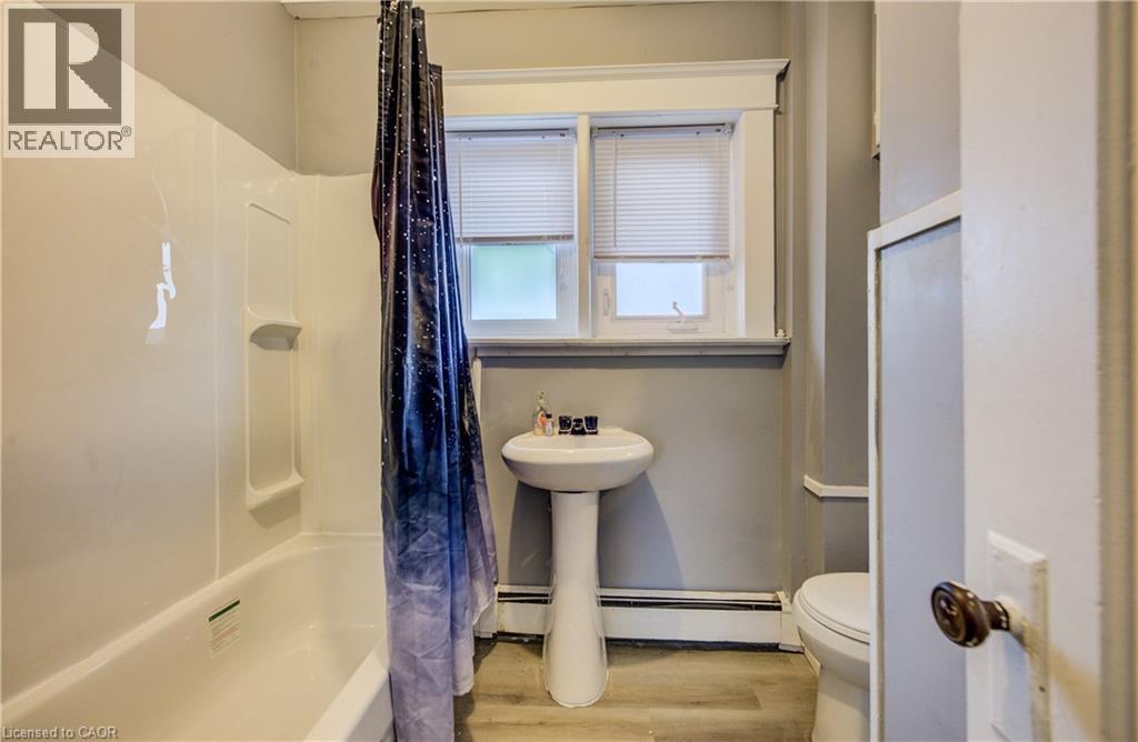 698 King Street W, Kitchener, ON - Indoor Photo Showing Bathroom
