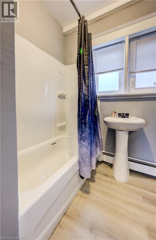 698 King Street W, Kitchener, ON - Indoor Photo Showing Bathroom