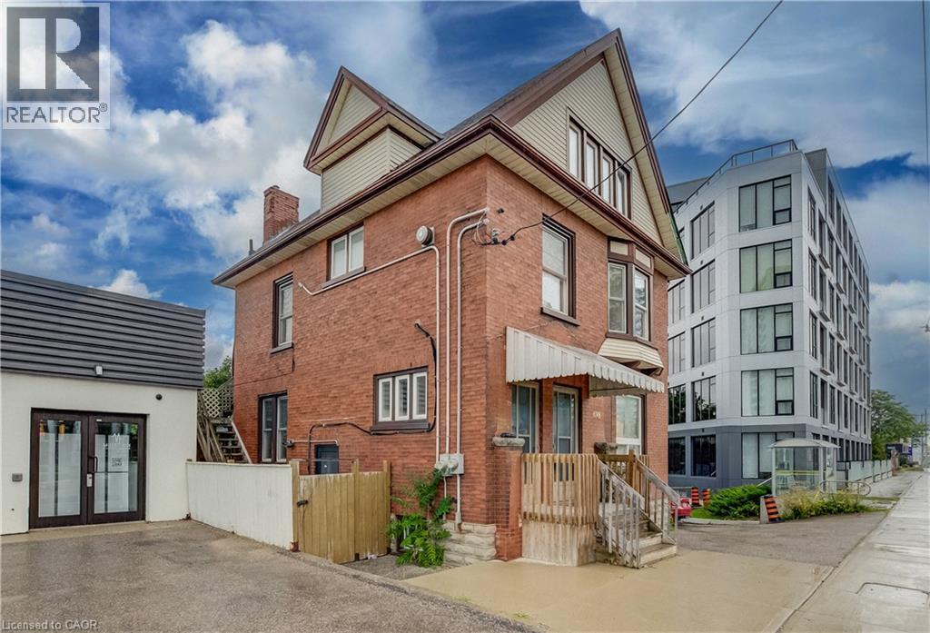 698 King Street W, Kitchener, ON - Outdoor