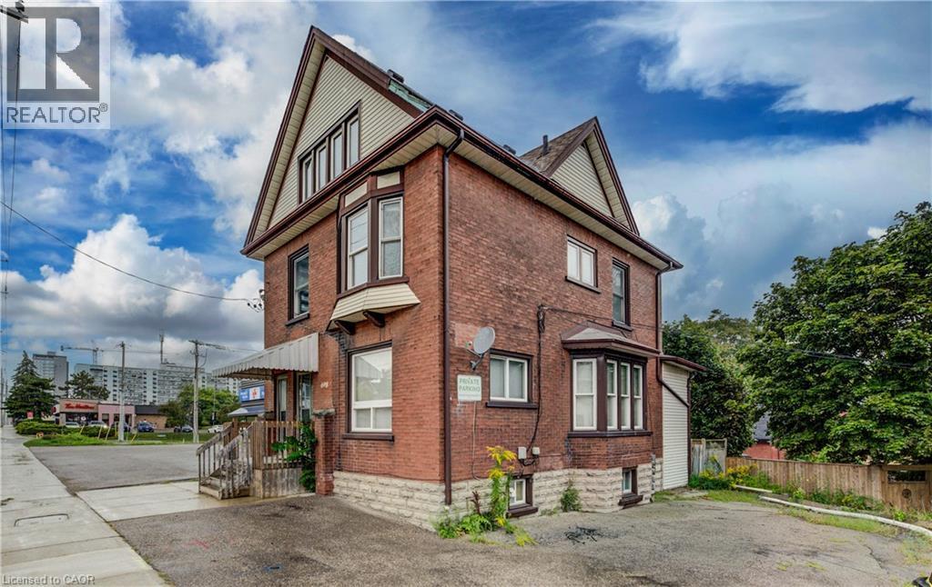 698 King Street W, Kitchener, ON - Outdoor