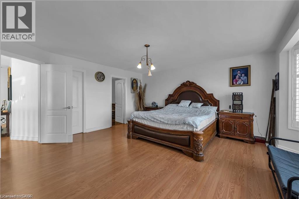 283 Second Road E, Stoney Creek, ON - Indoor Photo Showing Bedroom