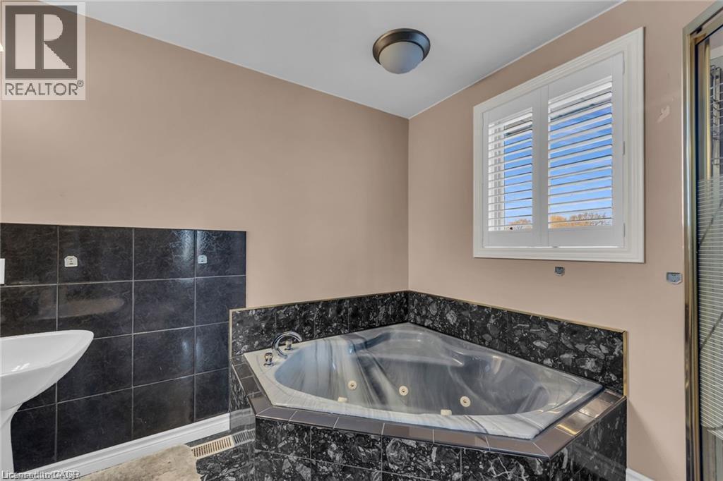 283 Second Road E, Stoney Creek, ON - Indoor Photo Showing Bathroom