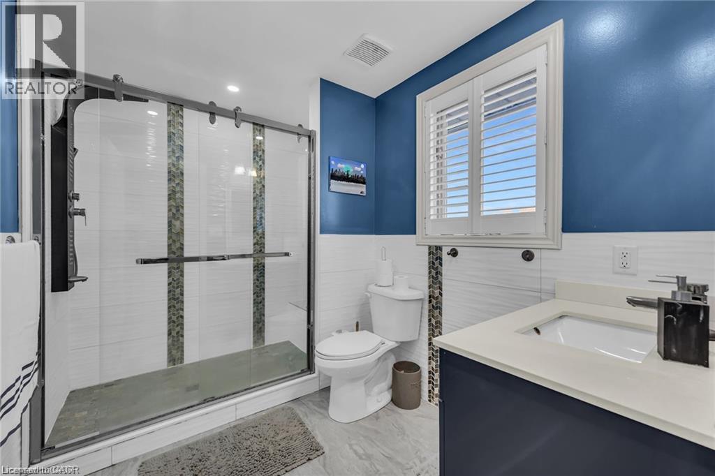 283 Second Road E, Stoney Creek, ON - Indoor Photo Showing Bathroom