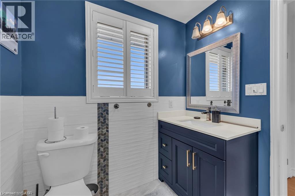 283 Second Road E, Stoney Creek, ON - Indoor Photo Showing Bathroom