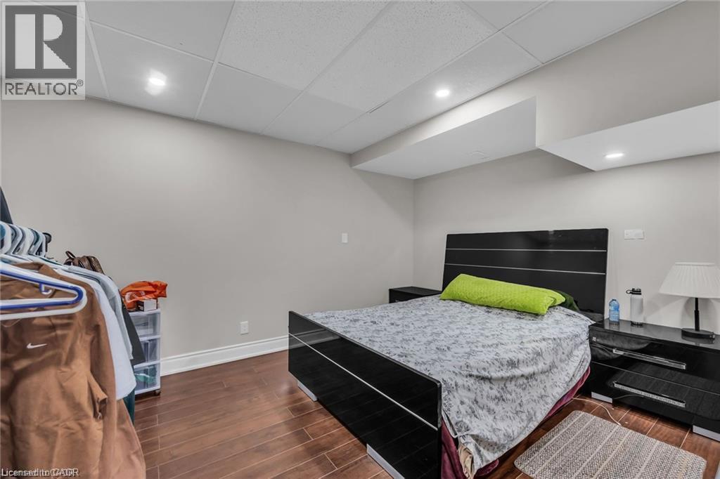 283 Second Road E, Stoney Creek, ON - Indoor Photo Showing Bedroom
