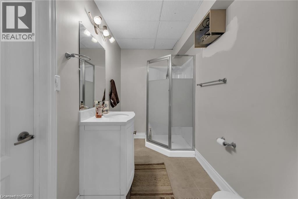 283 Second Road E, Stoney Creek, ON - Indoor Photo Showing Bathroom