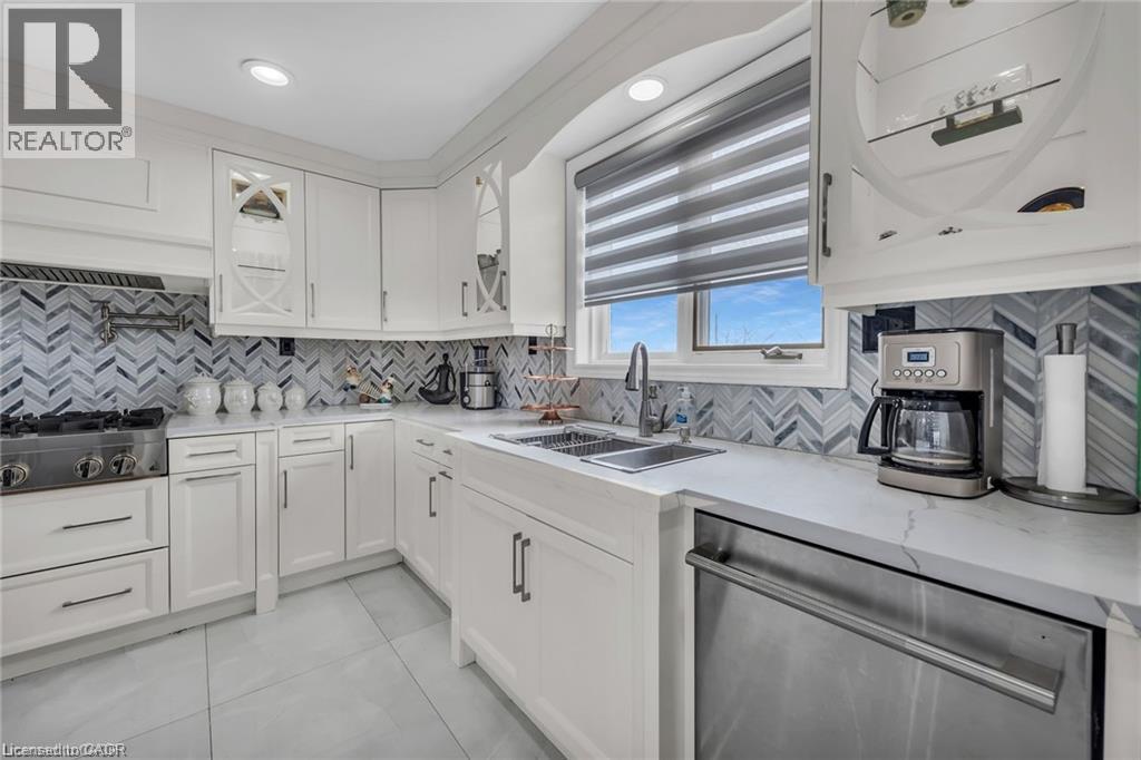 283 Second Road E, Stoney Creek, ON - Indoor Photo Showing Kitchen With Double Sink