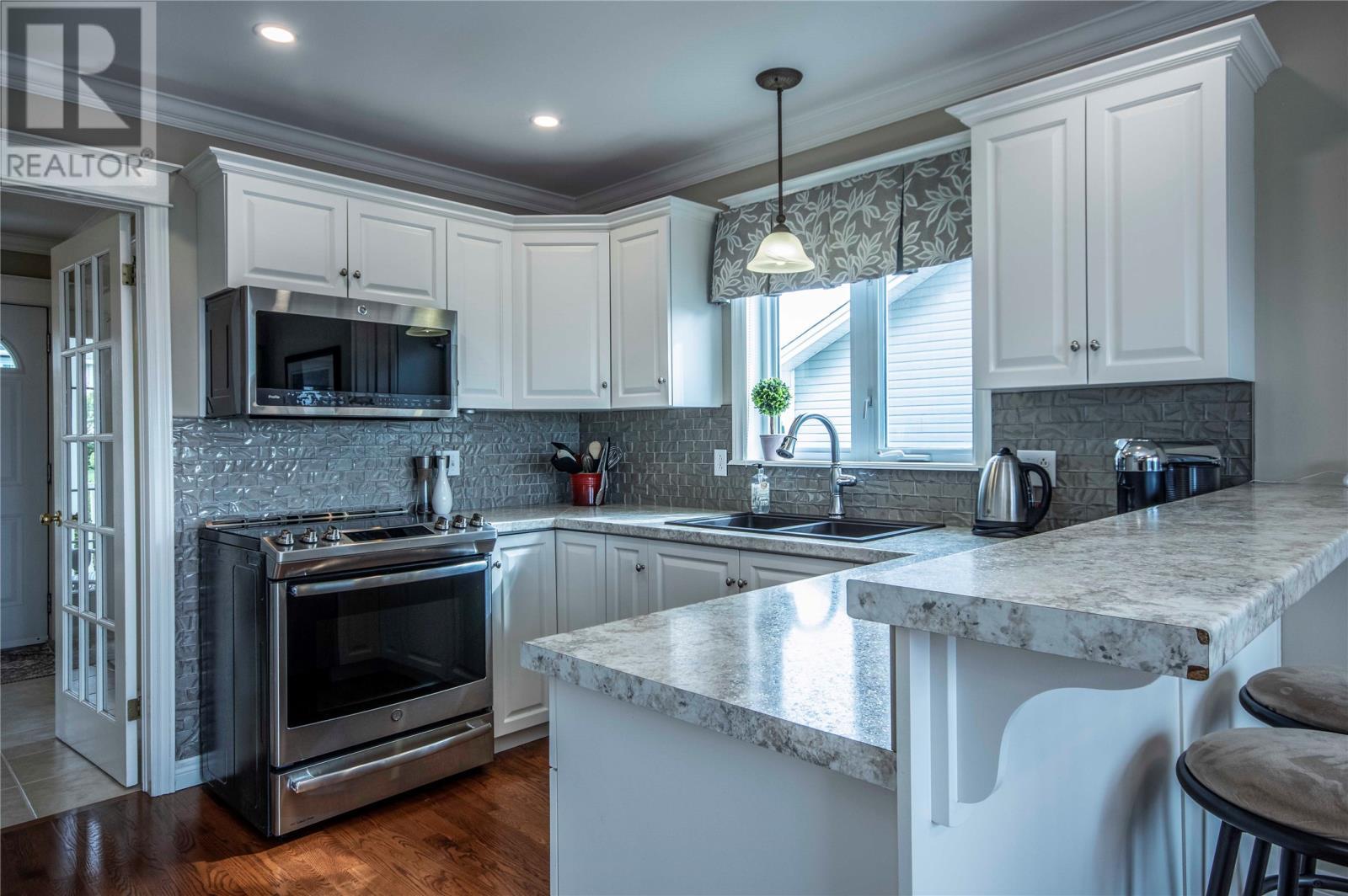 32 Dawsons Run, Conception Bay South, NL - Indoor Photo Showing Kitchen With Double Sink With Upgraded Kitchen