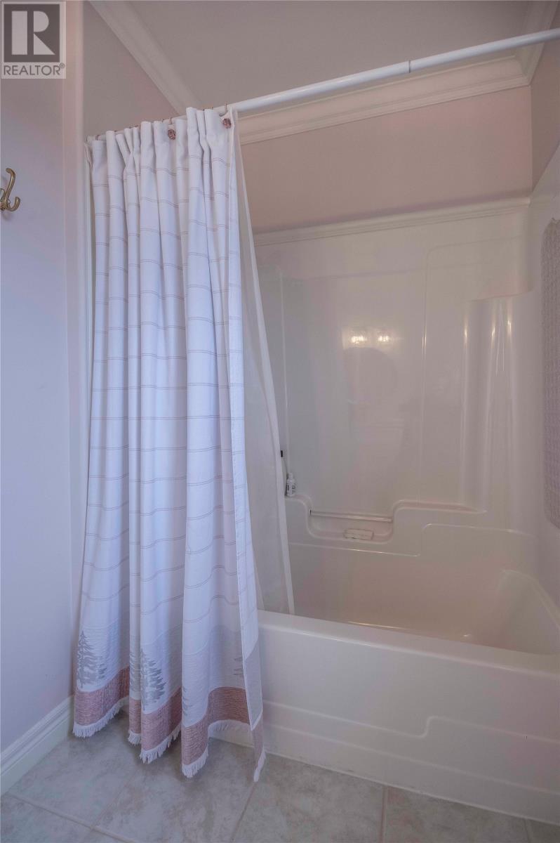 32 Dawsons Run, Conception Bay South, NL - Indoor Photo Showing Bathroom