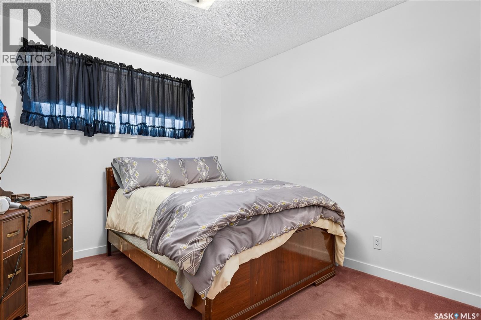 1338 Glendale Street, Moose Jaw, SK - Indoor Photo Showing Bedroom