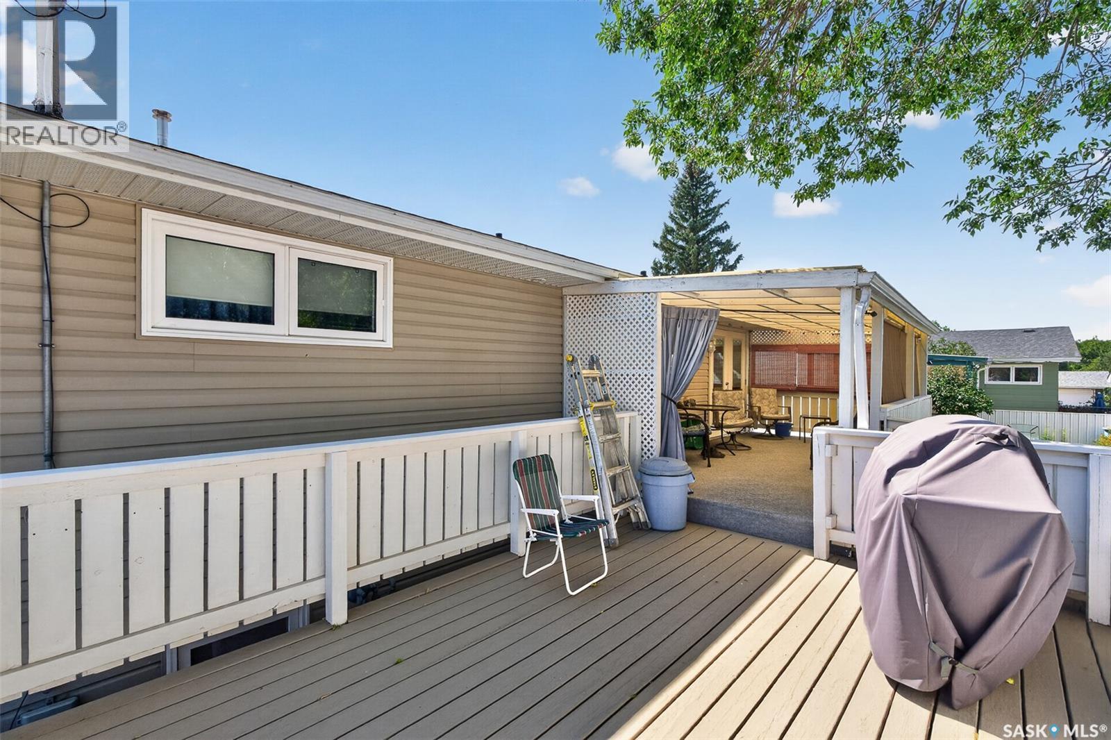 1338 Glendale Street, Moose Jaw, SK - Outdoor With Deck Patio Veranda With Exterior