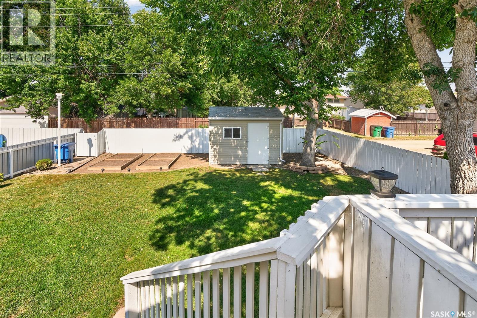1338 Glendale Street, Moose Jaw, SK - Outdoor With Deck Patio Veranda