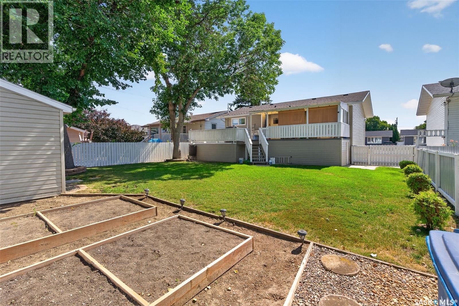 1338 Glendale Street, Moose Jaw, SK - Outdoor