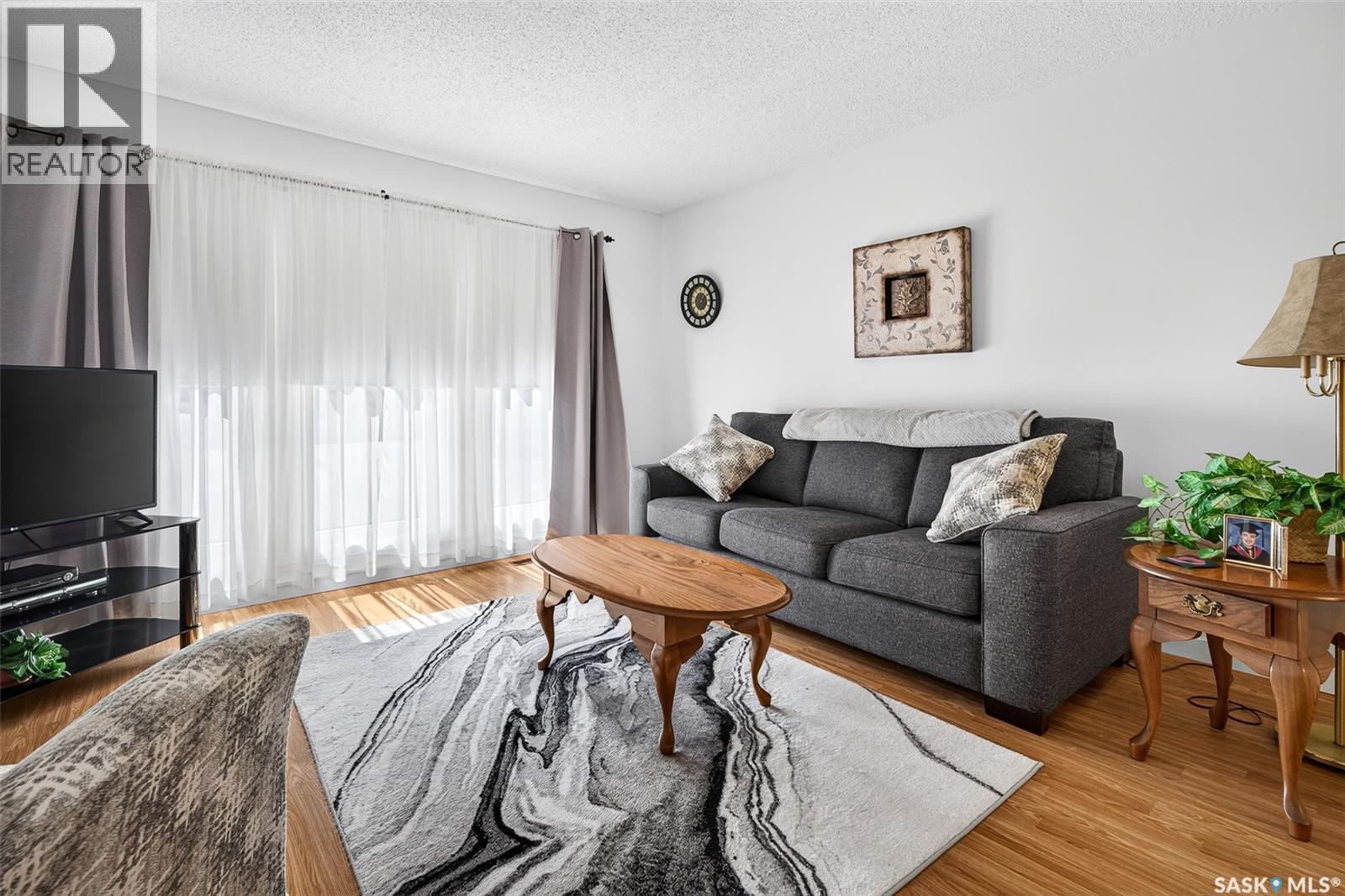 1338 Glendale Street, Moose Jaw, SK - Indoor Photo Showing Living Room