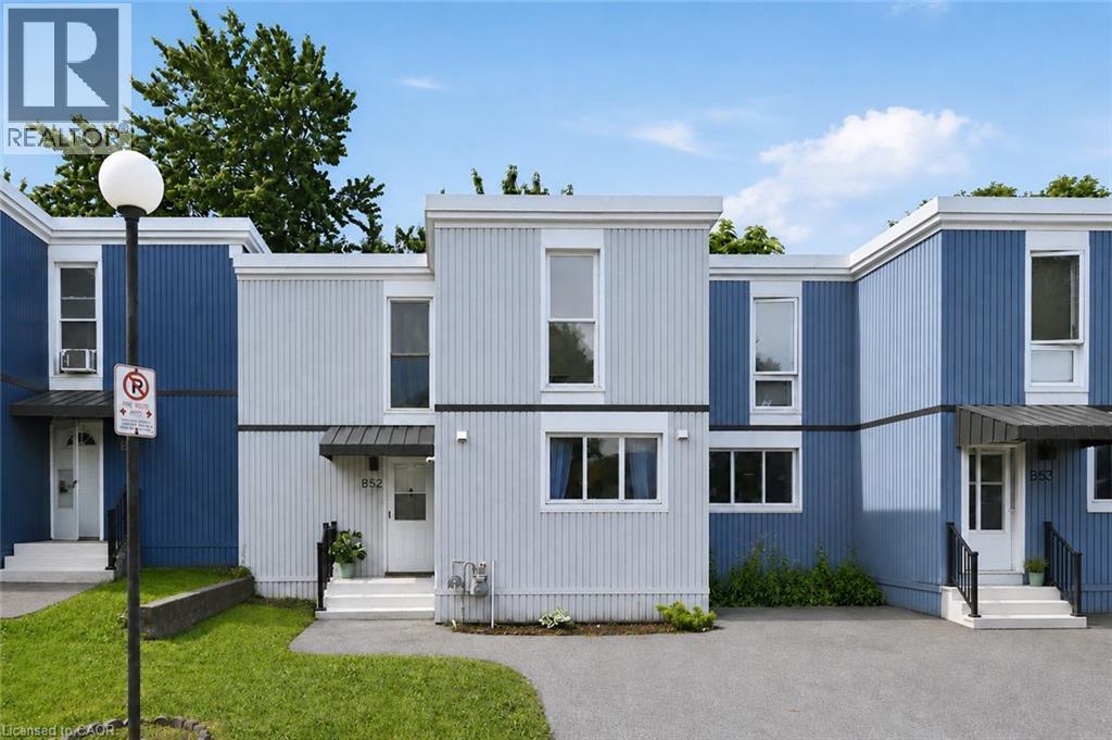 25 Britten Close Unit# B52, Hamilton, ON - Outdoor