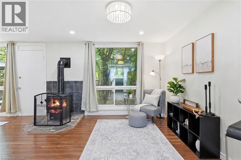 25 Britten Close Unit# B52, Hamilton, ON - Indoor