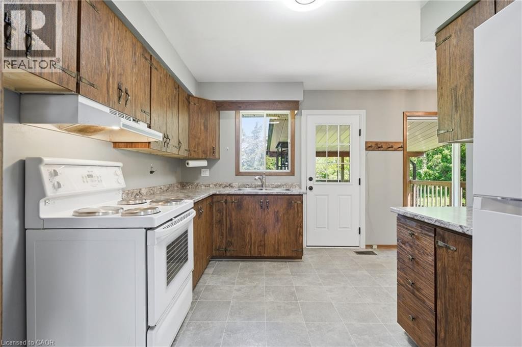 1621 Morrison Road, Cambridge, ON - Indoor Photo Showing Kitchen