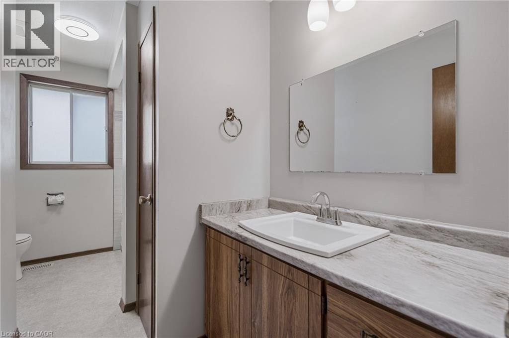 1621 Morrison Road, Cambridge, ON - Indoor Photo Showing Bathroom