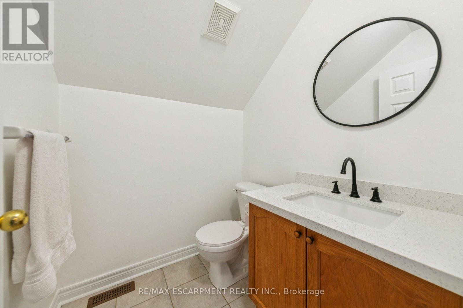 2 Piece Bath loft level - 245 Centennial Forest Drive, Milton, ON - Indoor Photo Showing Bathroom