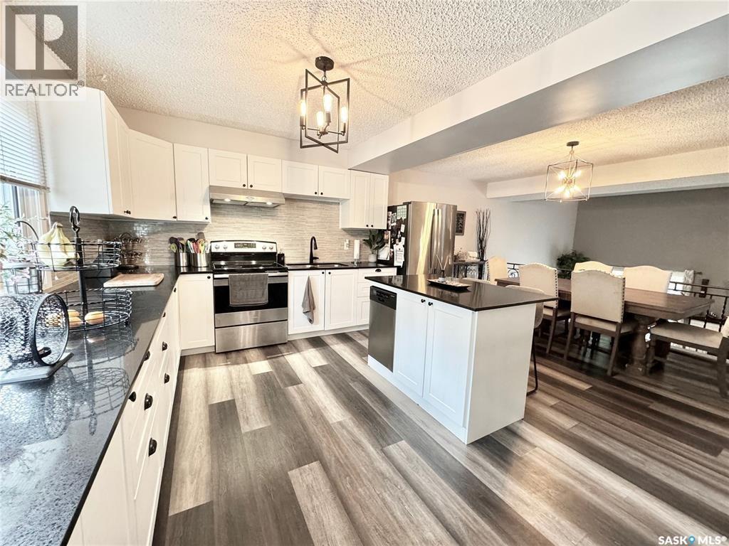 1908 3Rd Avenue E, Prince Albert, SK - Indoor Photo Showing Kitchen With Upgraded Kitchen