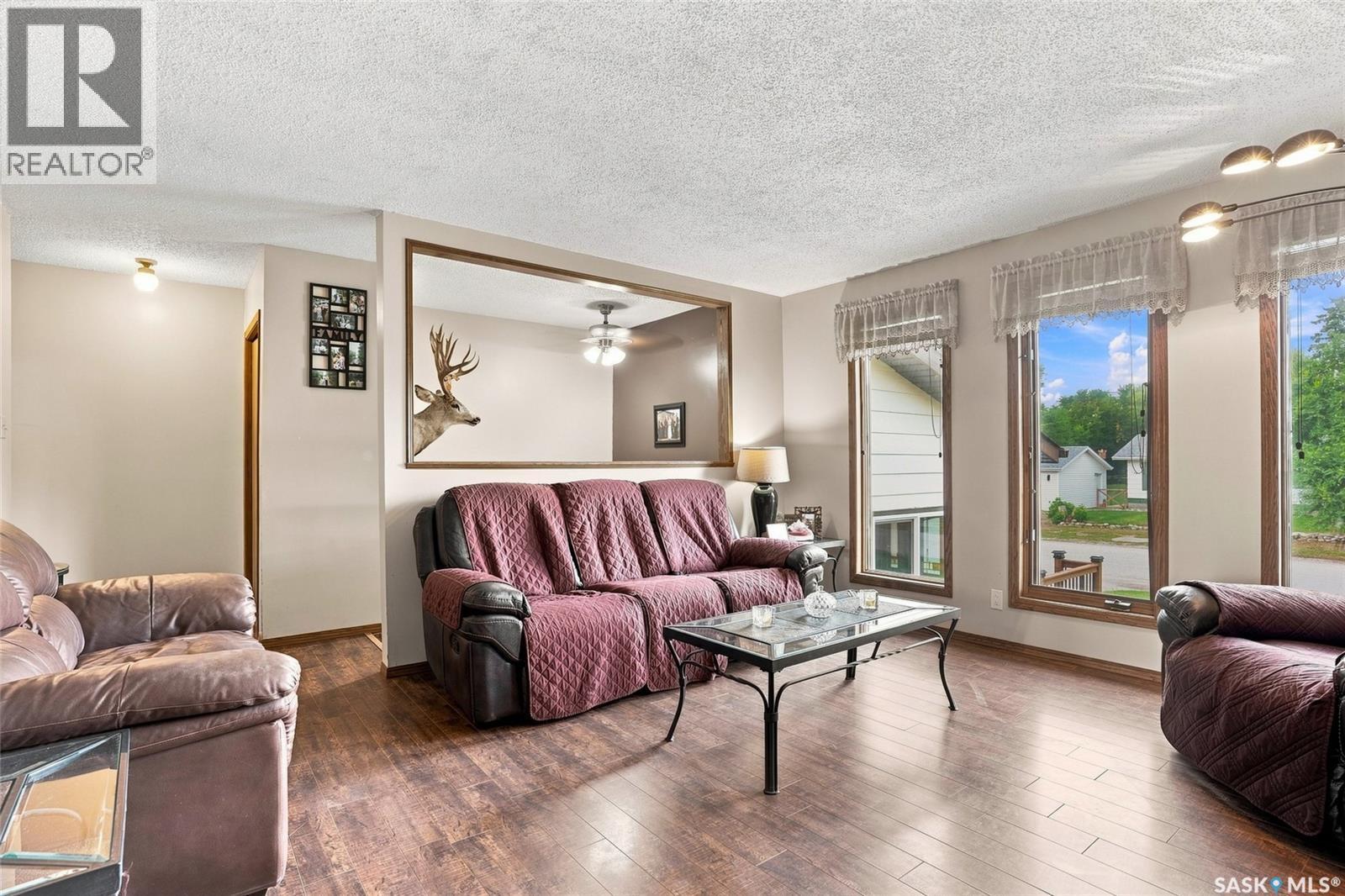 109 South Avenue E, Hafford, SK - Indoor Photo Showing Living Room