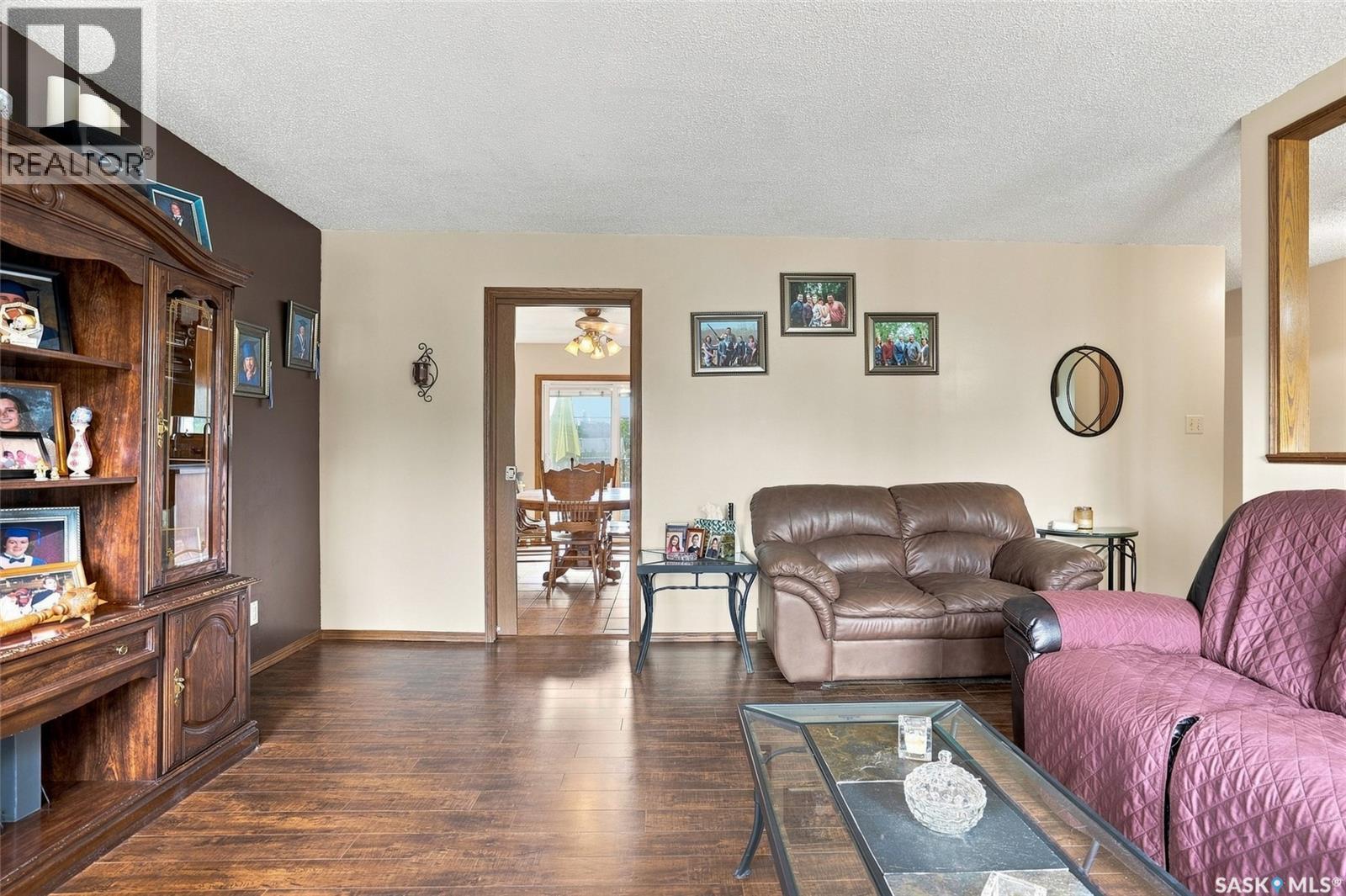109 South Avenue E, Hafford, SK - Indoor Photo Showing Living Room
