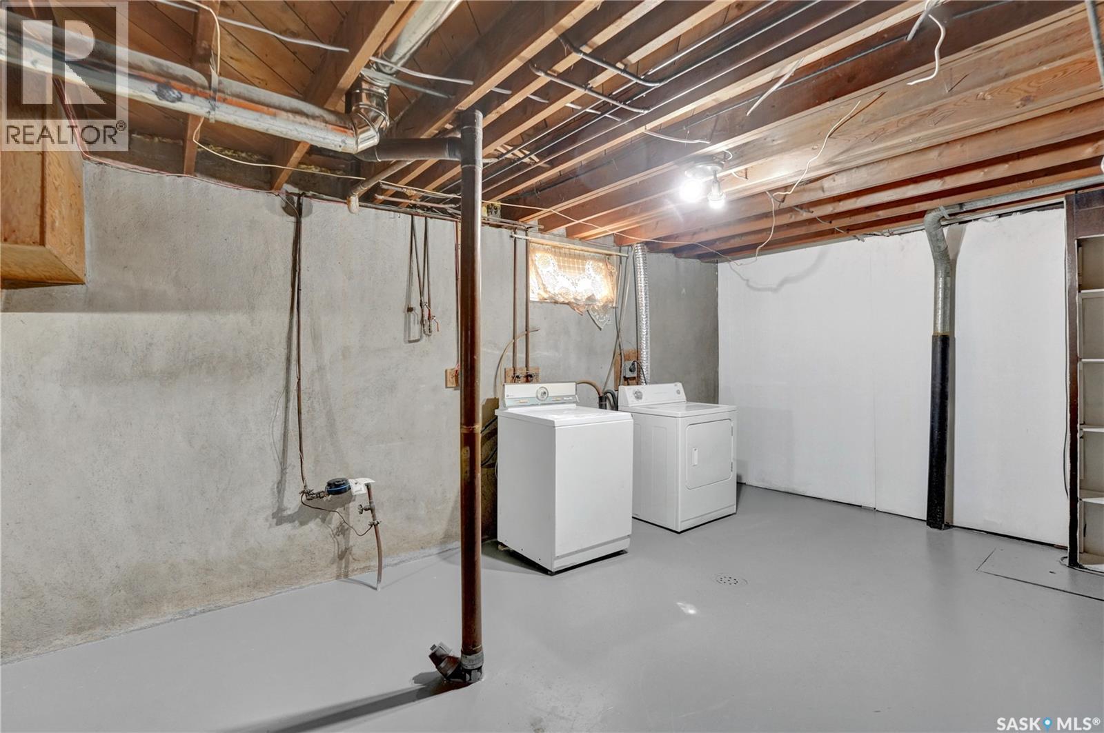 209 Broad Street N, Regina, SK - Indoor Photo Showing Laundry Room