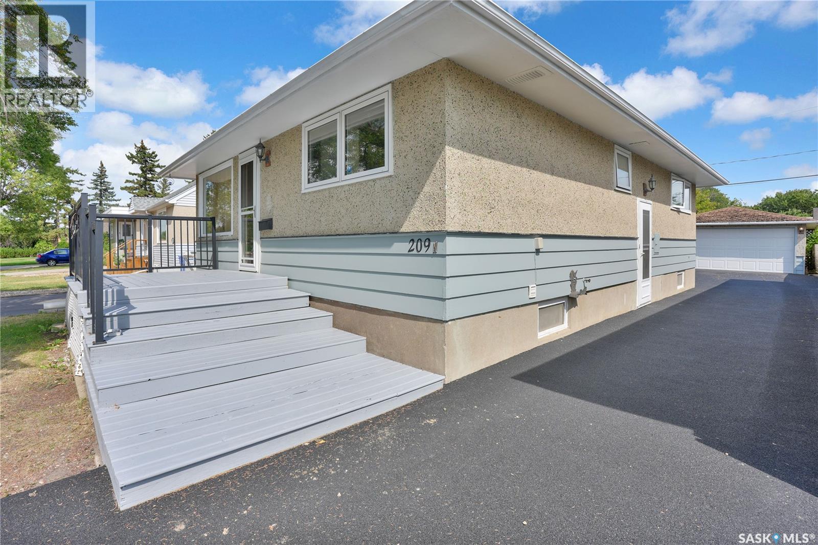 209 Broad Street N, Regina, SK - Outdoor With Exterior