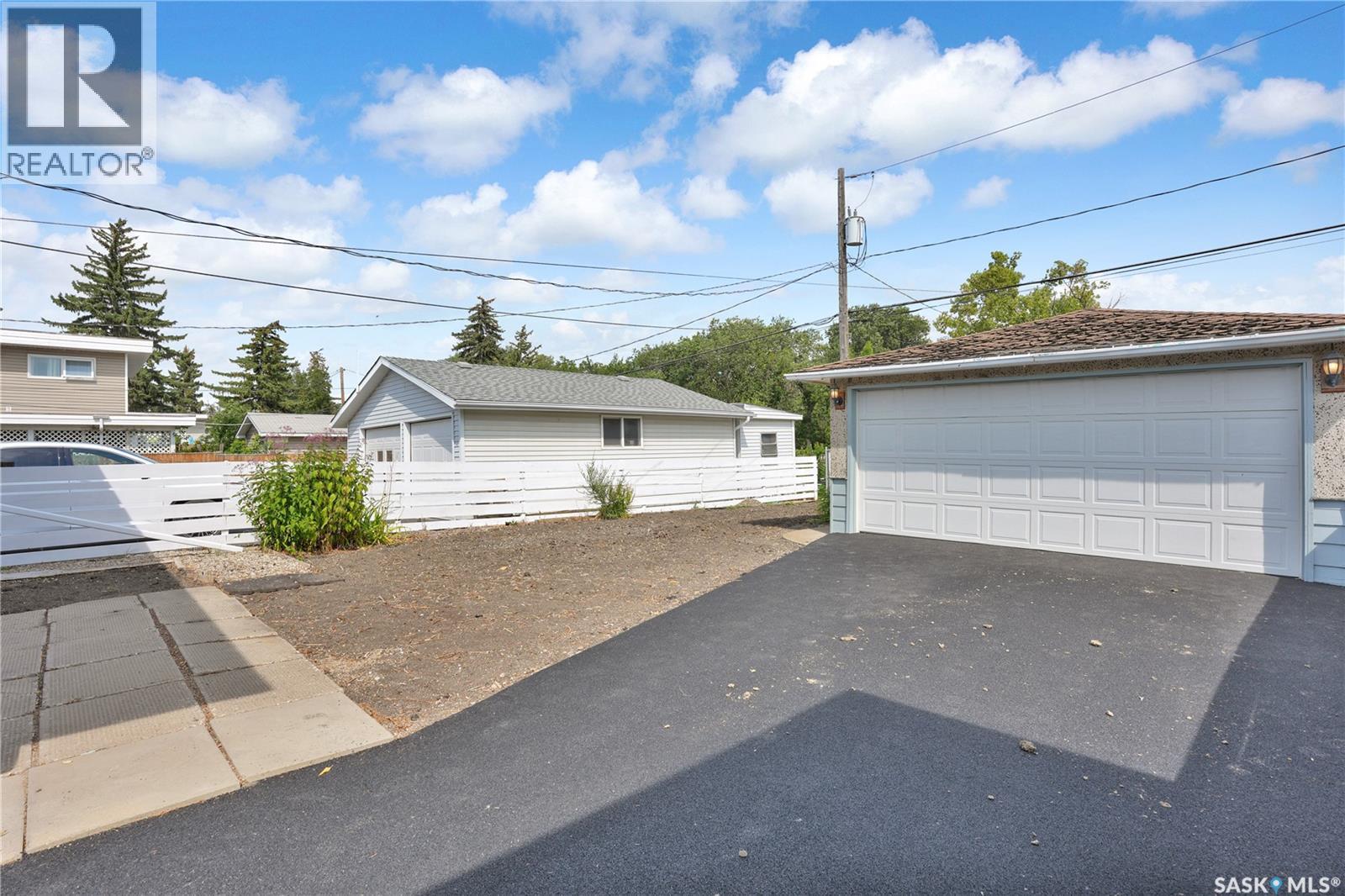 209 Broad Street N, Regina, SK - Outdoor