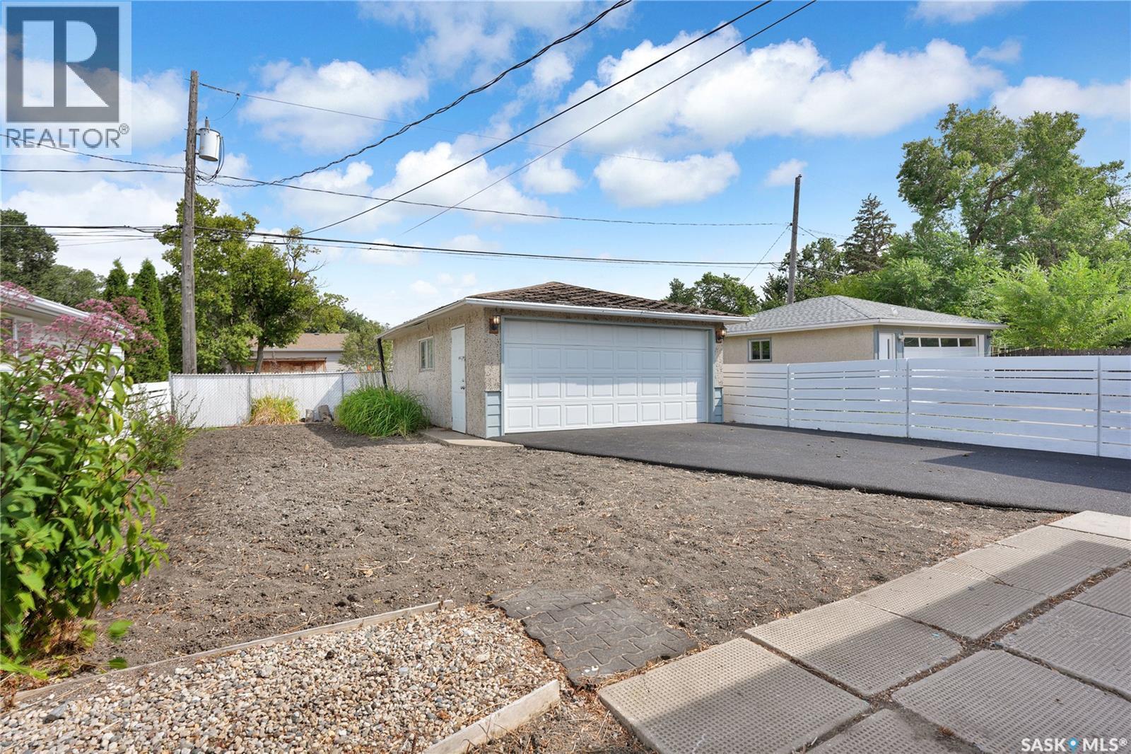 209 Broad Street N, Regina, SK - Outdoor