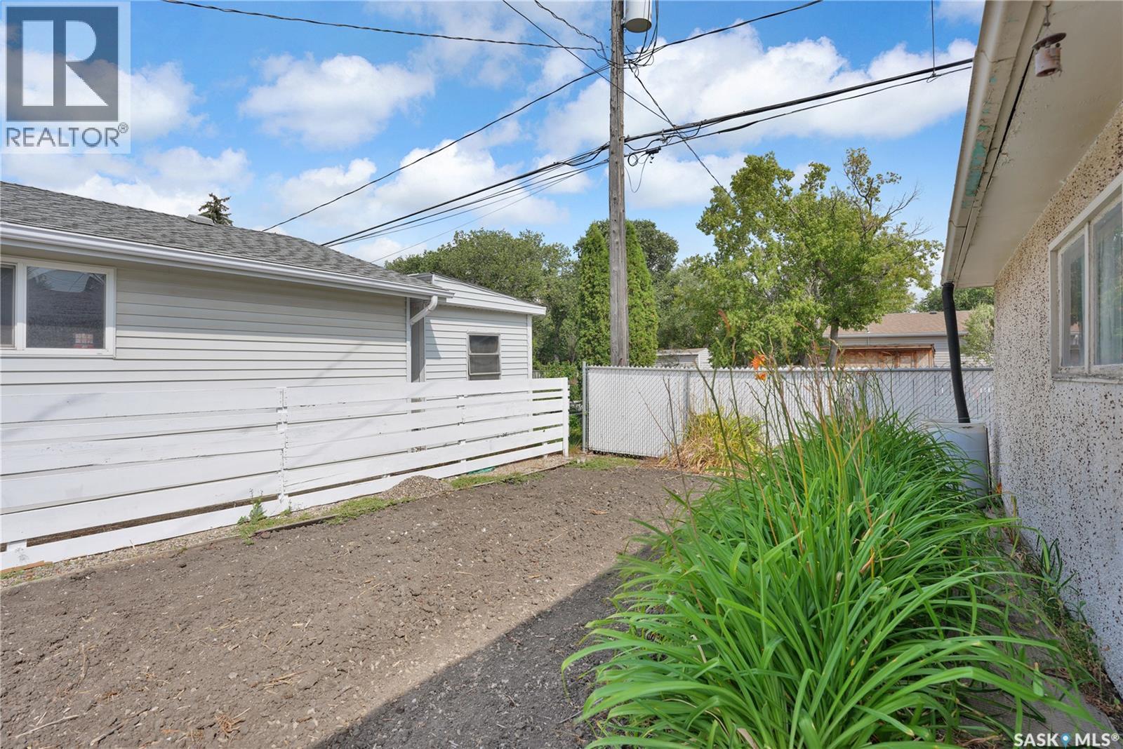 209 Broad Street N, Regina, SK - Outdoor