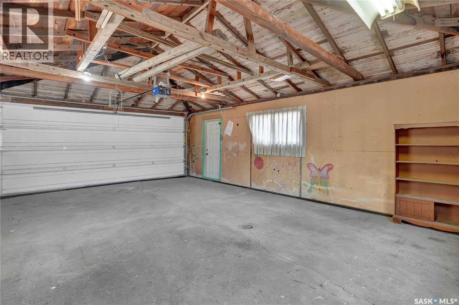 209 Broad Street N, Regina, SK - Indoor Photo Showing Garage
