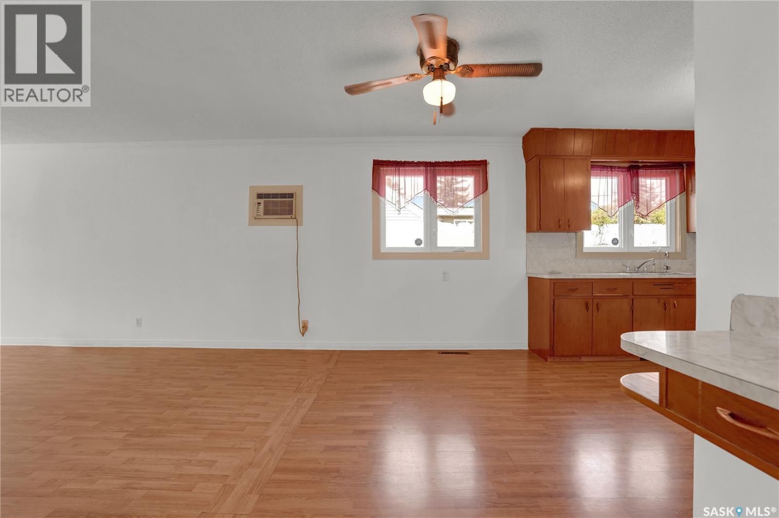 209 Broad Street N, Regina, SK - Indoor
