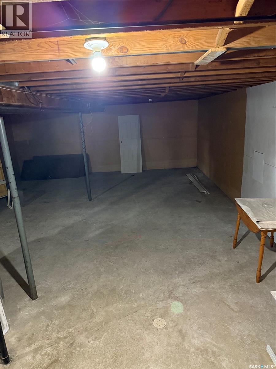 504 4Th Street W, Wilkie, SK - Indoor Photo Showing Basement