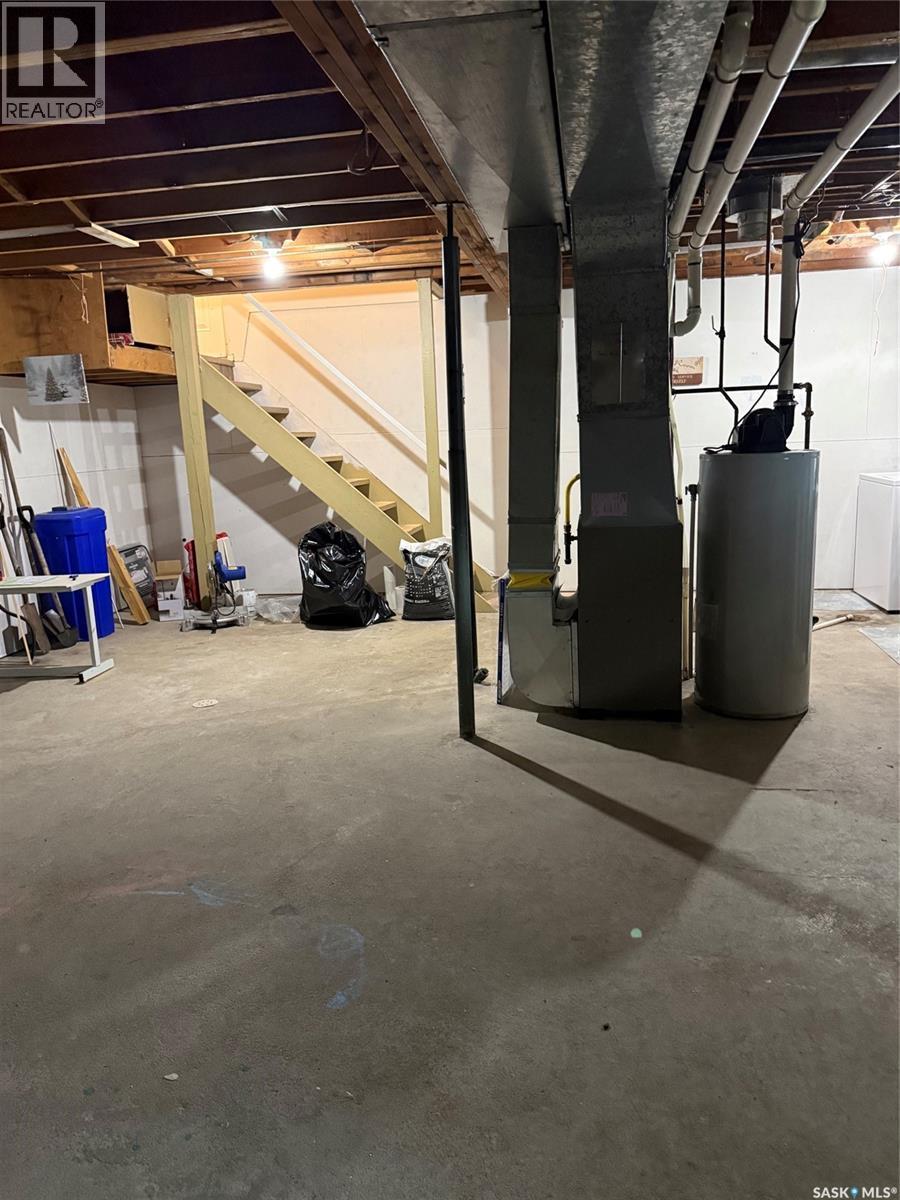 504 4Th Street W, Wilkie, SK - Indoor Photo Showing Basement