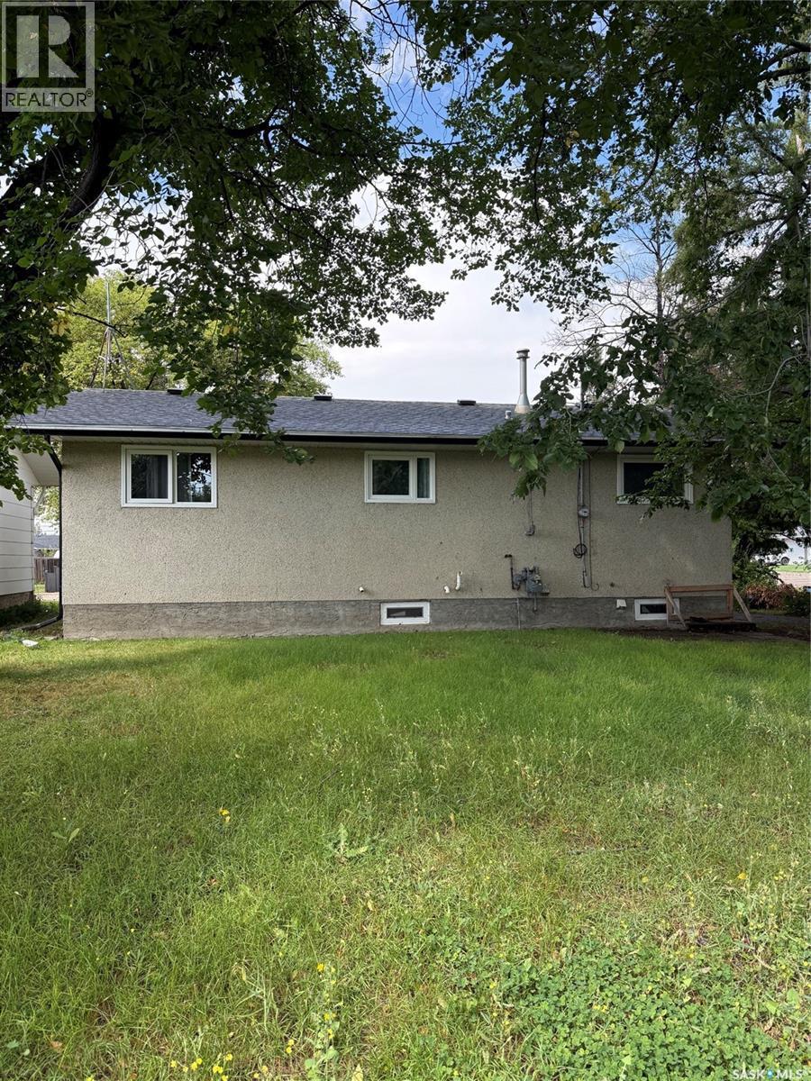 504 4Th Street W, Wilkie, SK - Outdoor