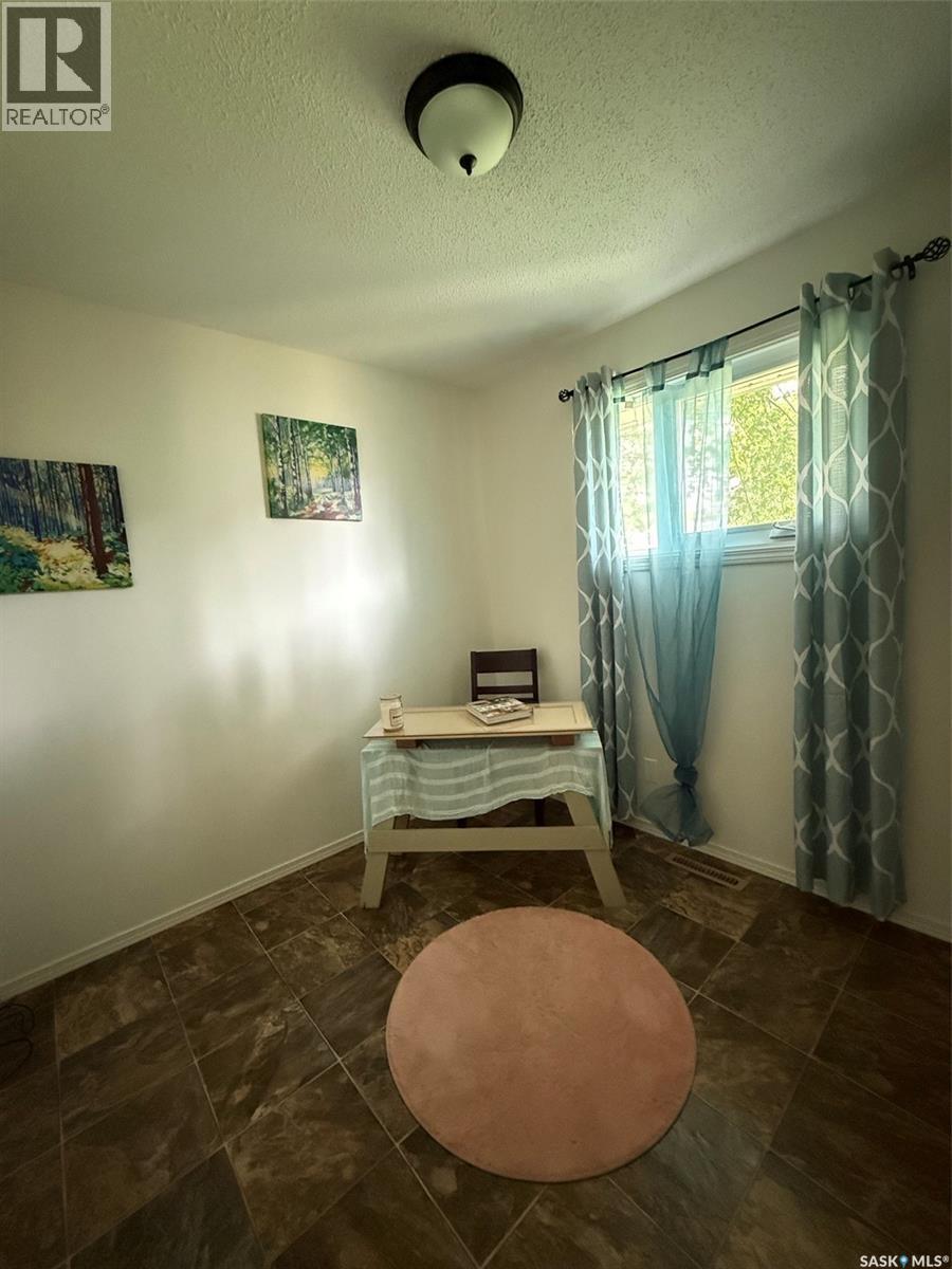 504 4Th Street W, Wilkie, SK - Indoor