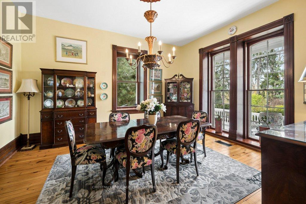 212 Queen Street E, Cambridge, ON - Indoor Photo Showing Dining Room