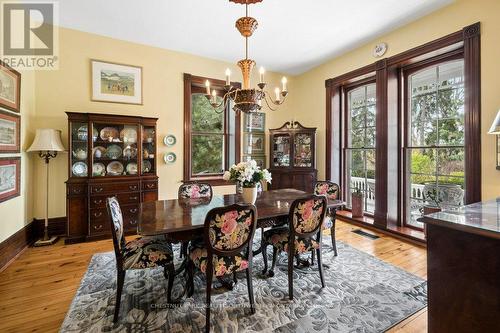 212 Queen Street E, Cambridge, ON - Indoor Photo Showing Dining Room