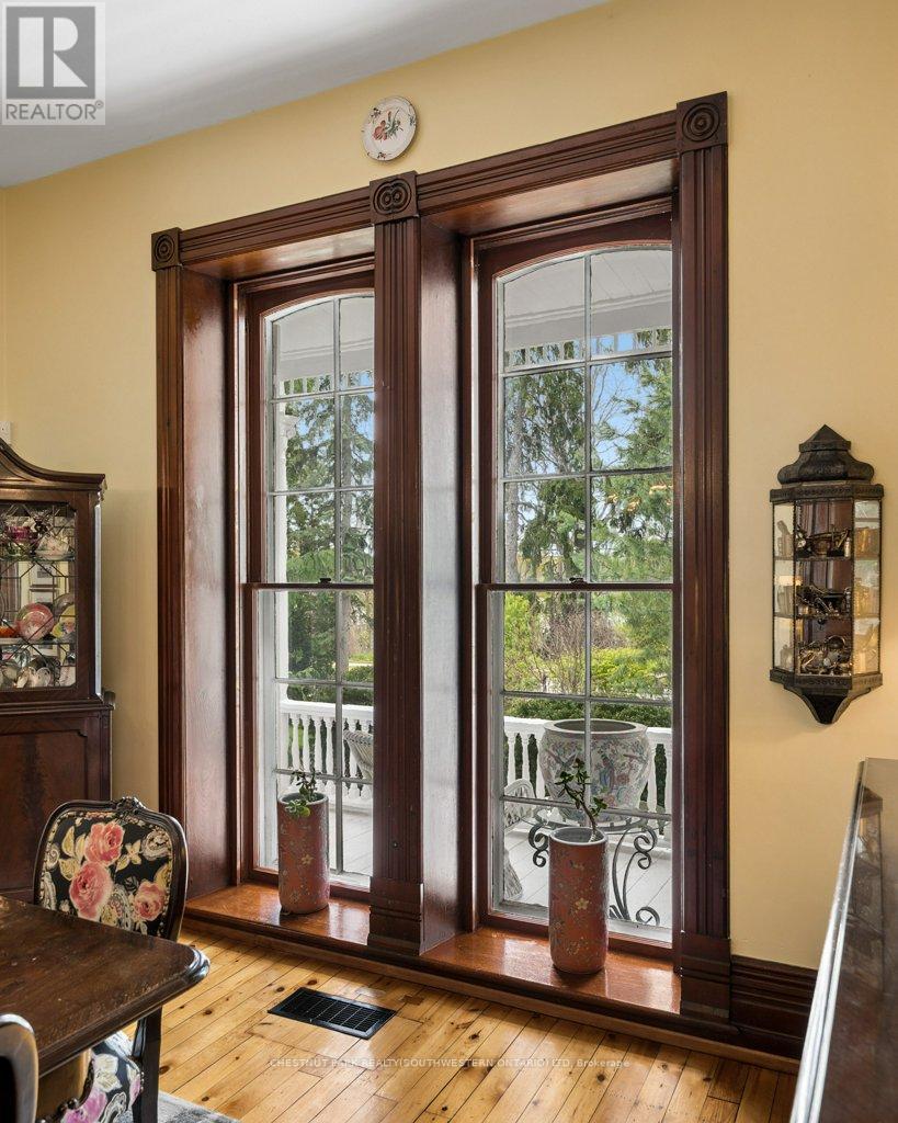 212 Queen Street E, Cambridge, ON - Indoor Photo Showing Other Room