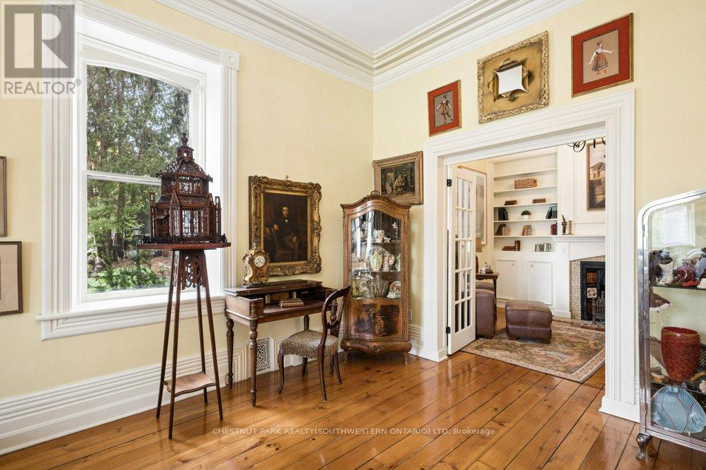 212 Queen Street E, Cambridge, ON - Indoor Photo Showing Other Room