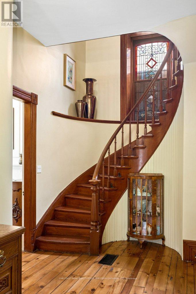 212 Queen Street E, Cambridge, ON - Indoor Photo Showing Other Room